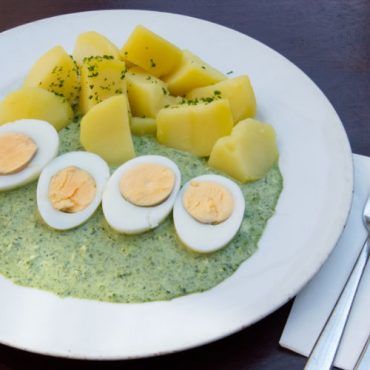 Easy Grüne Soße: Homemade Recipe with Quark & Herbs